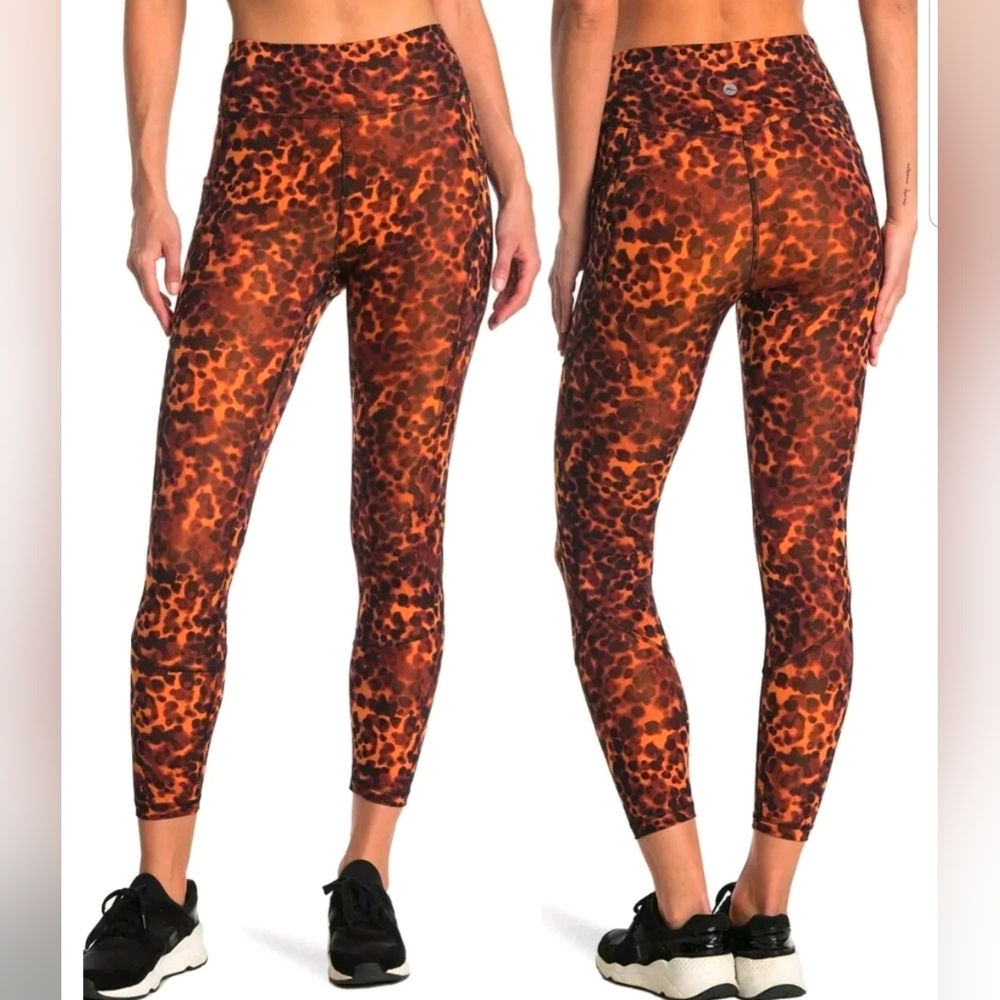 X By Gottex Studio Engineered Fit Cheetah Print Capri Leggings